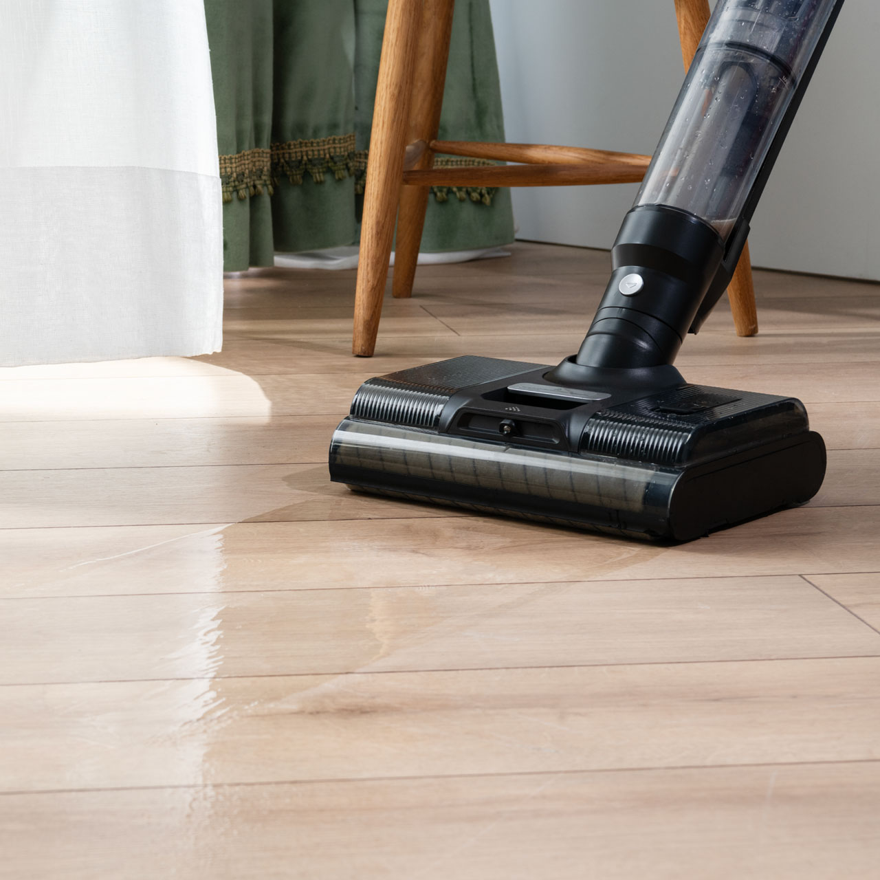 Ayarlanabilir Su Kontrolü ve Döner Mop Sistemi ile Etkili Temizlik